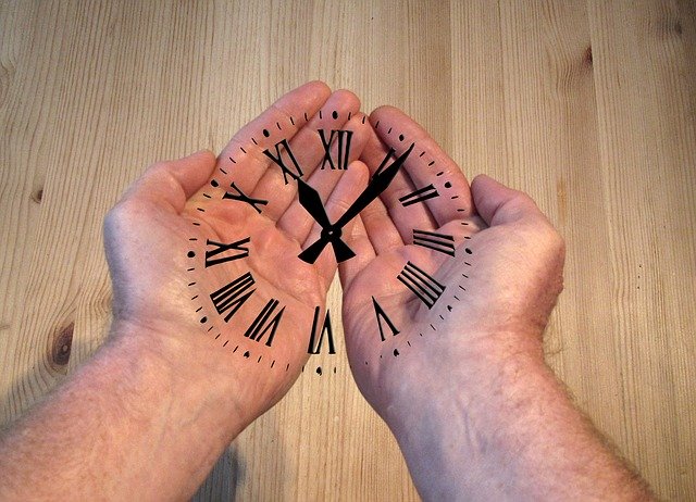 hand-226707_640